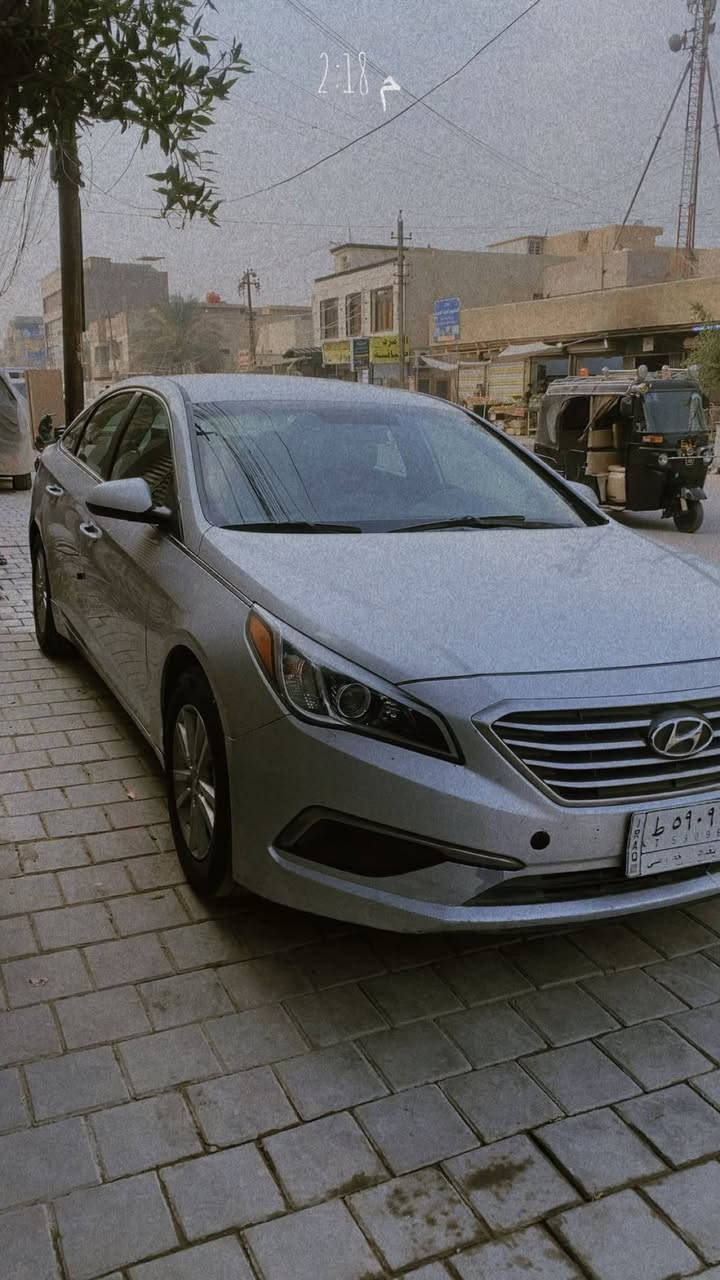 السلام عليكم للبيع سوناتا 2017وارد امريكي مواصفات عاديه الحادث باب خلفي وجاملغ خلفي مكينتها 2400 GDIالسياره  بسمي تحويل ثاني يوممكاني بغداد الجديده السعر 120$وبيها مجال 

للاتصال /***********
