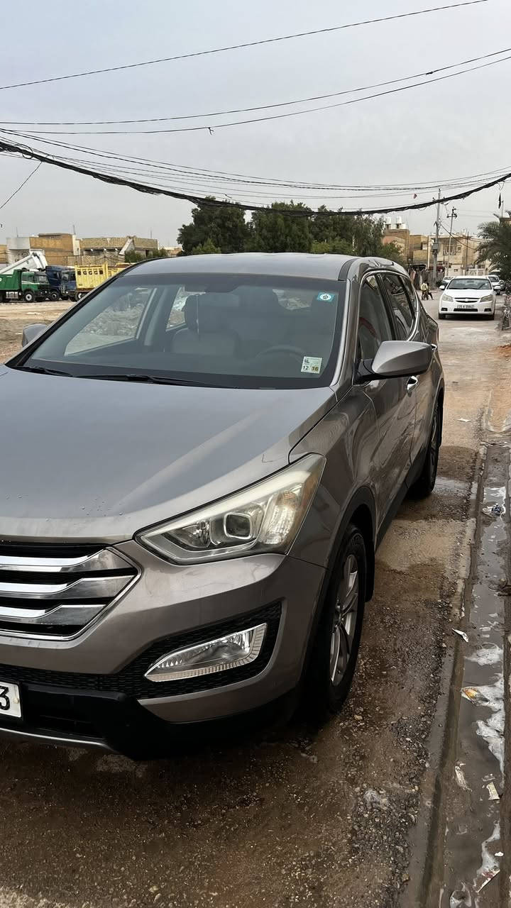 السلام عليكم سنتافي للبيع مديل 2015
حادثها بامريكا شبر صبغ بقبق الجنطه بس 
بجم كبس محرك ع وضع لبلاد ما مفتوح
 مواصفات عاديه تحكم ستيرن اربعه دسك شاشه دوشمه كشنات 
سياره مال جناي رقم نجف بسمي
 رقم الهاتف ***********
