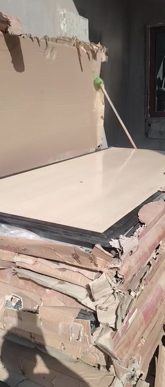 سلام عليكم بوبا العدد 14 باب جديد ما مستخدم ابد سعر الباب 100 الف أدخل على فيديوا وشوف بعينك رقم *********** بي واتساب
