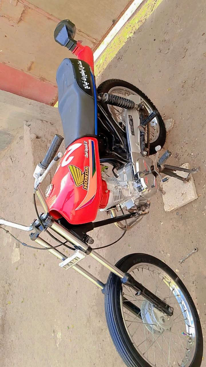 دراجه ايراني كلك كفاله عامه من سرقه تعبان عليه والله دراجه كل نقص مابيه شقل وطلع سعره 500... رقمي ***********
