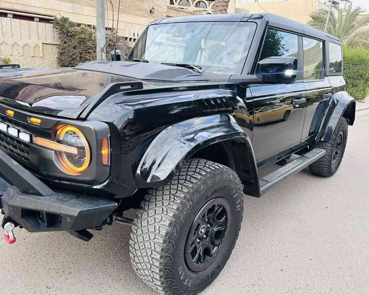 السلام عليكم فورد برنكو فئة ولت تراك موديل  2022 سته سلندر 2.7 توين تيربو لون اسود مزوده دعاميات وبدي رابتر شاشه كبيره خمس دكم اربع كامرات محيطيه بيه هوايه مواصفات ومميزات السعر 38000$  
اتصال /   ***********
