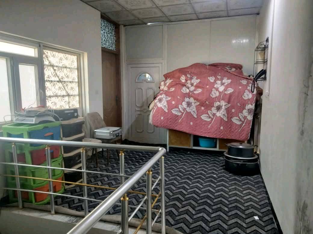 بيت للبيع مجمع السلام السكني مساحة 200متر طابو صرف تفاصيل البيت موضحه بالصوره يحتوي على غرفتين وغرفه ثالثه صغيره للأطفال 