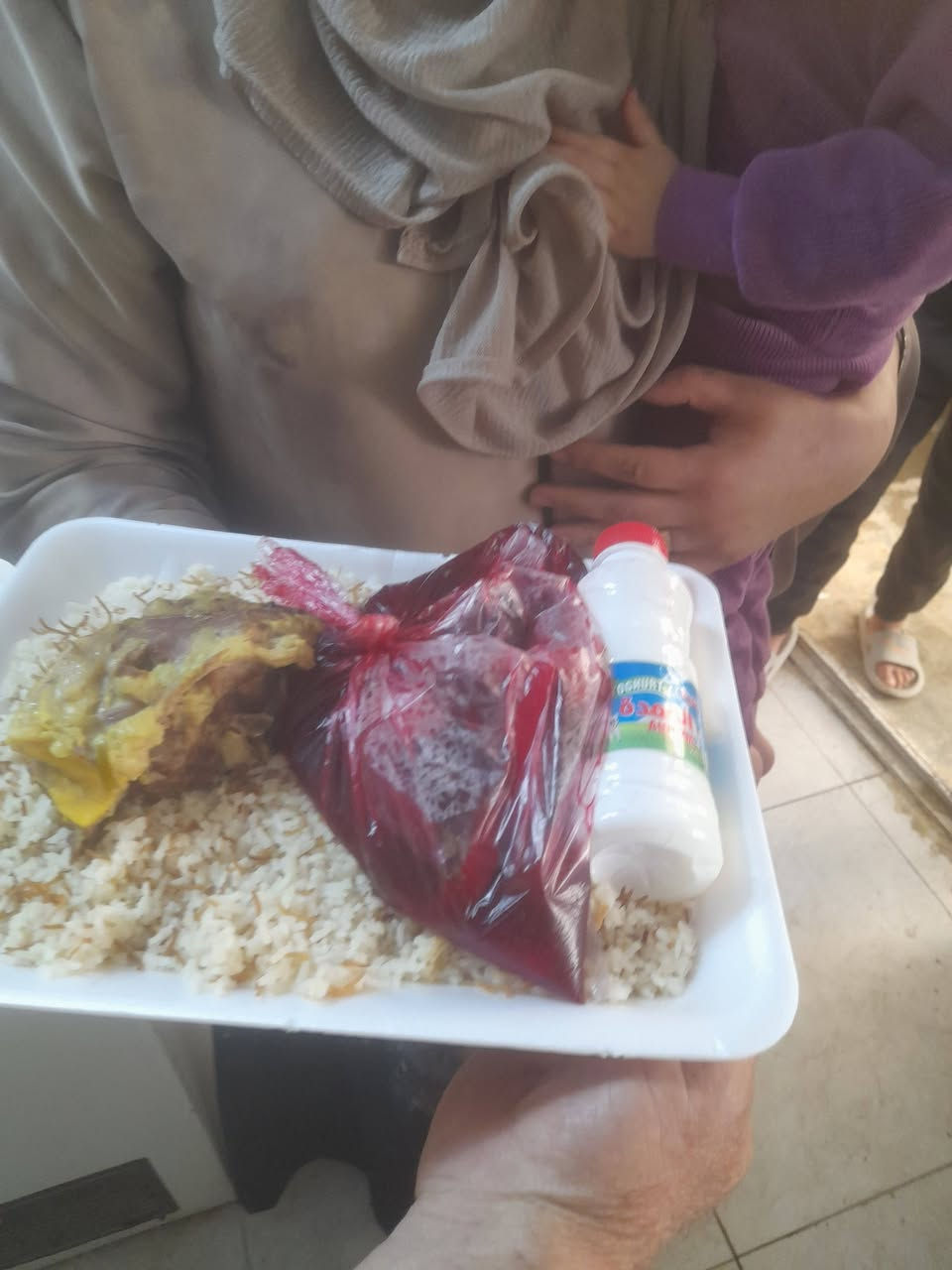 الحمدلله وشكرلله اليوم السابع من شهر رمضان المبارك اعاده الله علينا وعليكم بالخير والصحه والعافيه ان شاء الله من مطبخ الاول بسامراء مطبخ مركز المسلم لاارامل واحباب الله والمتعففين والكائن بسامراء حي الخضراء خلف منتدى شباب سامراء فتح بتاريخ ٢٠١٧ اخوتي الغوالي ان شاء الله سيكون الطبخ يوميا ان شاءالله طوال شهر رمضان المبارك بفضل الله ثم فضل الناس الخيره امثالكم بيهم البركه ان شاء الله للتبرع ***********وانت بيتك ساهم بتحويل زين كاش *********** اوماستر كي ٢٦٨٨٢١٦٥٥١ اخوتي الغوالي فزعتكم وانتم اهلا لها أن شاءالله
