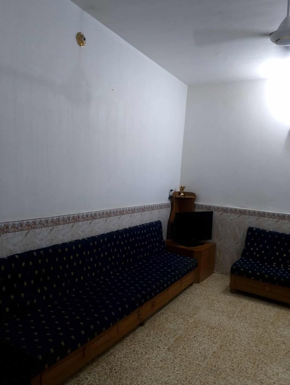 🔰♦️ دار سكن للبيع (✨مــوقع مميـز ✨)♦️🔰 
                    
♦️ الــمنطقة : حي الجامعة  
 
♦️ الموقع : ركن على شارع 15 قرب شارع 30

♦️ الــمسـاحــة  : 200م  
 
♦️يتكون من طابقين ♦️

⭐الطابق الاول ⭐
 🌿  استقبال  - 🌿مطبخ  - 🌿هول 
  🌿غرفتين نوم  -🌿  ومجموعة صحيات 

⭐الطابق الثاني ⭐
🌿 اربعة غرف نوم  🌿 صاله 🌿 - ومجموعة صحيات 

✨مـــلاحظة ✨ 
المجموع 6 غرف نوم 🛏️🌿

♦️ ملاحظة ♦️
التفاوض مع صاحب الدار حصراً 

❌لــمــعــرفـــة الــمــزيــد ❌
الاتصال على :
📱***********📱
