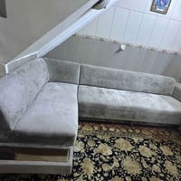 كورنر ٤ ونص متر مع شازلونه واحد ونص متر جديددد ٤٠٠ وبي مجال  ميز مدخل ...