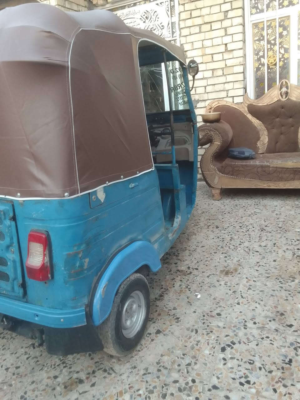 السلام عليكم تكتك مديل17 12يوم29 للبيع كاملة بس دوسة الأممية معمرة فقط بغداد حي نصر  المعامل شارع رظا عويد السعر2750وبيها مجال قليل كلش ربع مذب عليها متواجد فيس وتساب ***********
