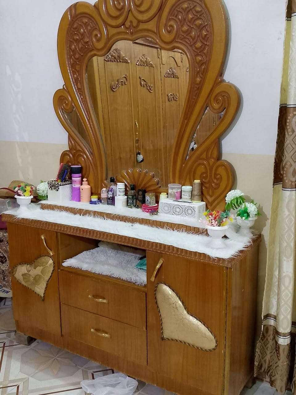 السلام عليكم غرفة خشاب للبيع خوش نوعيه السعر 600 بيه مجال *********** الخاص مفتوح
