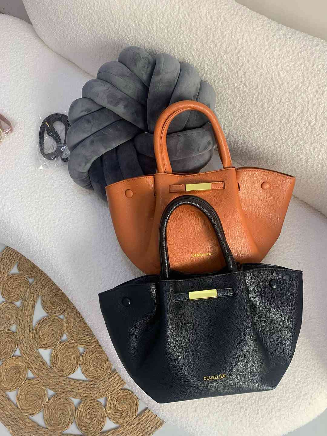 شلون جمااال ؟؟❤️‍🔥❤️‍🔥 ماستر 
السعر 27.000  مع سير جلد 
حجم وسط 
#حقائب #اكسبلورر


**إذا كنت صاحب هذا الإعلان وتريد حذفه لأي سبب، رجاءا أرسل رسالة إلى الدعم الفني**