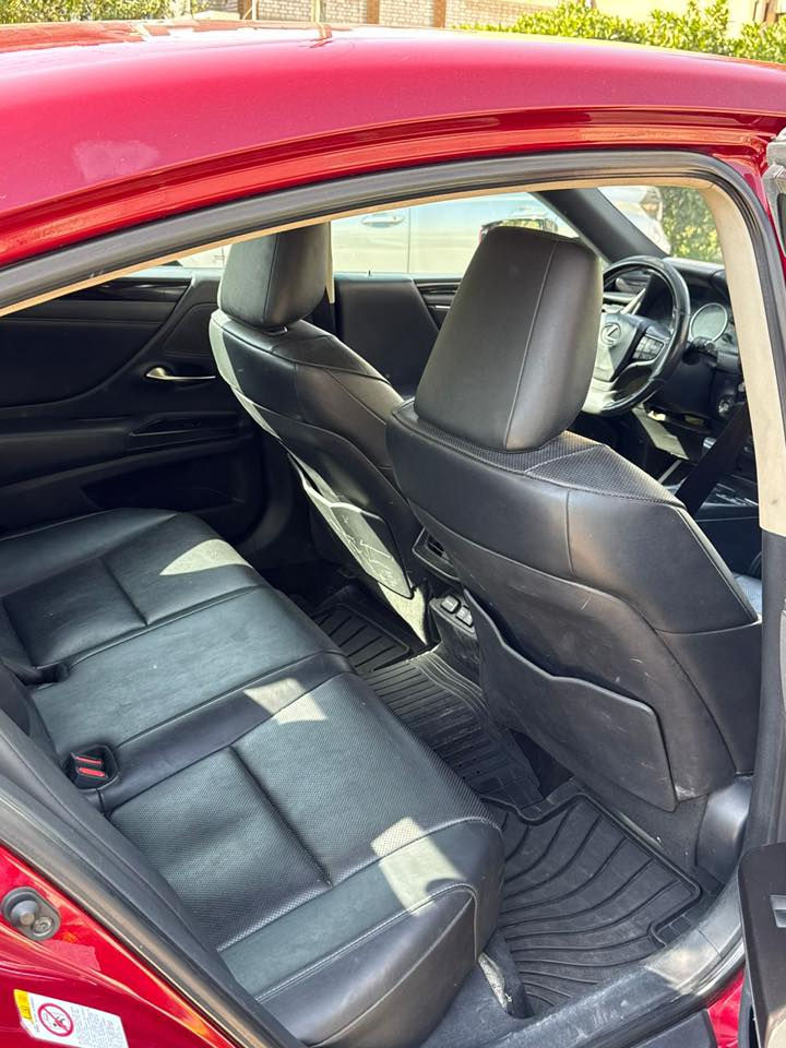 السلام عليكم لكزز se350 موديل 2019 وارد أمريكي سياره قطعتين ماشيه 75 الف سياره جاهزه من كلشي رقم بغداد باسمي والسعر 195 وبيه مجال بسيط للاستفسار ***********
