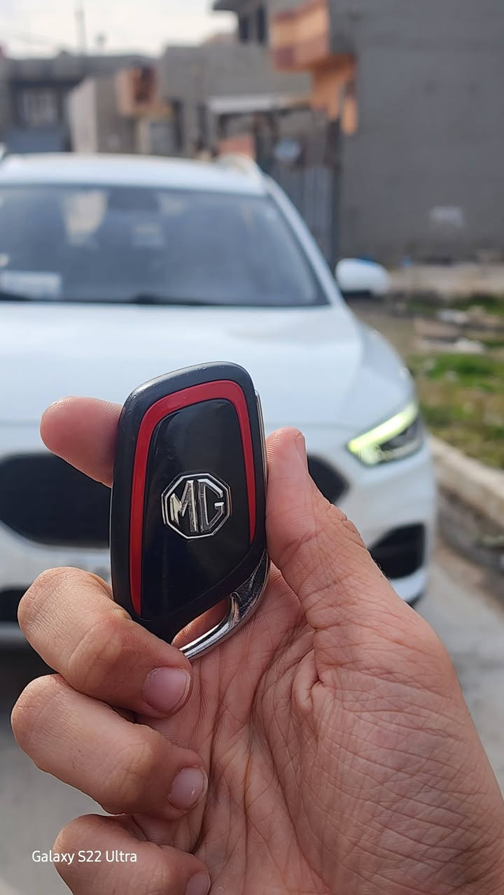 السلام عليكم
MG ZS 2020 Luxury 

مواصفات..

محرك 1.5L تنفس طبيعي
ناقل حركة CVT  ـ8سرعات
وضعية قيادة Normal/Sport
سايد بريك كهرباء
اوتو هولد
شاشة ابل كار بلي و سايك لينك
كامرة خلفية فقط
بانوراما+بردة سقفية
مري يدوي 
كشن يدوي 
كشنات جلد
تبريد قطعتين ثلج
دبل بصمة
ماشية 44.805  مايل                    71.688 كيلو متر
ضرر....
جاملغ سكن مبدل و مصبوغ 
لايت سكن مبدل
شبر حافية البنيد(موضع بالصور)

ملاحظة(بالنسبة للبطانة باب الخلفي موجودة فكيتها بسبب سويج الجامة محروكـ) 

تواصل ***********
متواجد اتصال و واتس اب
