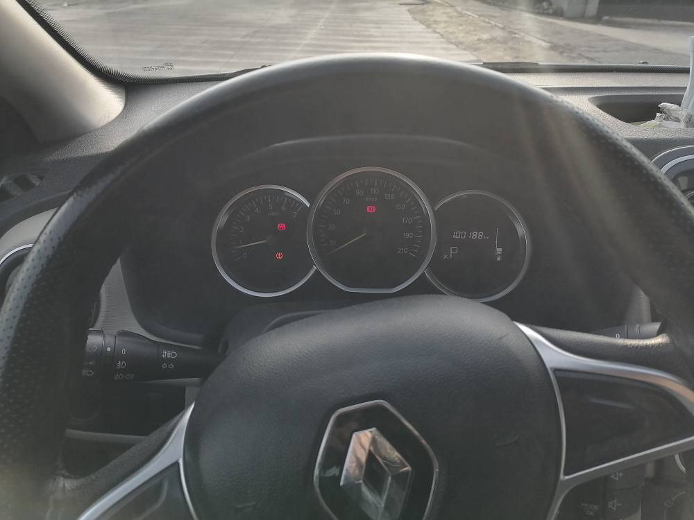 رینو سمبول 2019 سفری ئیره یه 
دوو سویچ و ده فته ری شه ریکه ی ماوه له سفره یەک پارچەی  بویاخە کامل مه سره ف کراوه بی مه سره فه  ته بریدو گه رمی گیر ئوتوماتیک  *********** السليمانية, العراق
