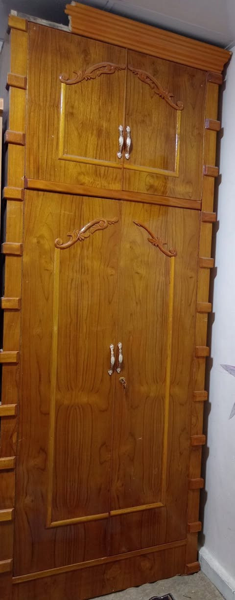 غرفة نوم نظيفة بمليون ونص صار سنتين ونص تقريبا من اخذتها 
وسقف الغرفة ناصي ما يكفي الها لذلك شلت التاج من الزاوية والكنتور تتكون من  وموجودات حاليا فقط  تثبيت
مسرح
سرير
ميز مراية 
شازلون
زاوية 
طابوريه
بغداد شارع فلسطين


**إذا كنت صاحب هذا الإعلان وتريد حذفه لأي سبب، رجاءا أرسل رسالة إلى الدعم الفني**