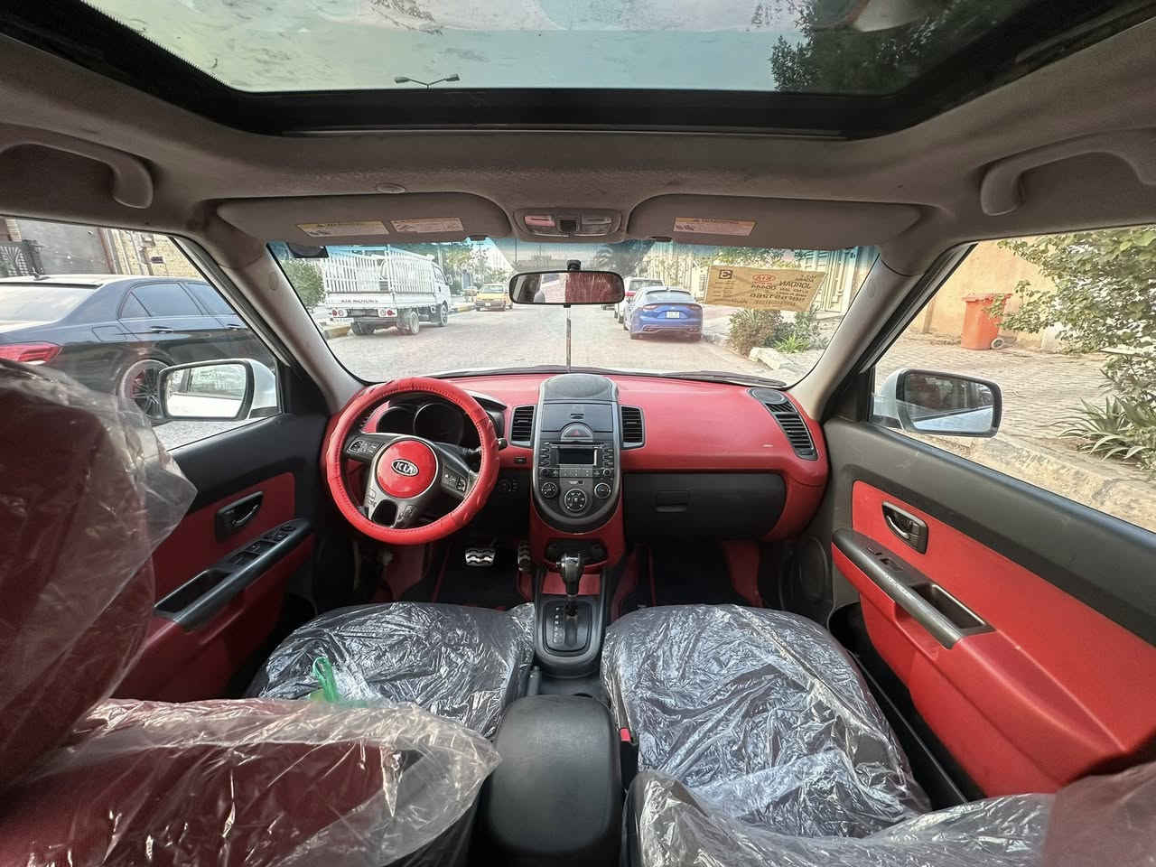 السلام عليكم *********** للبيع كيه صول وارد امريكي (لسعر 97) طخته جاملغ وبنيد موصفات سياره فول موصفات مكينه 2000 دوش فتحه تحكم ستيرن جهتين ويل كب داخل احمر مثبت سرعه سمعات ميوزك مكينه وكير وحداديه وتخم تايرات بحاله منازه جداً جدأ رقم بغداد تحويل مباشر مكان سياره في كربلاء
