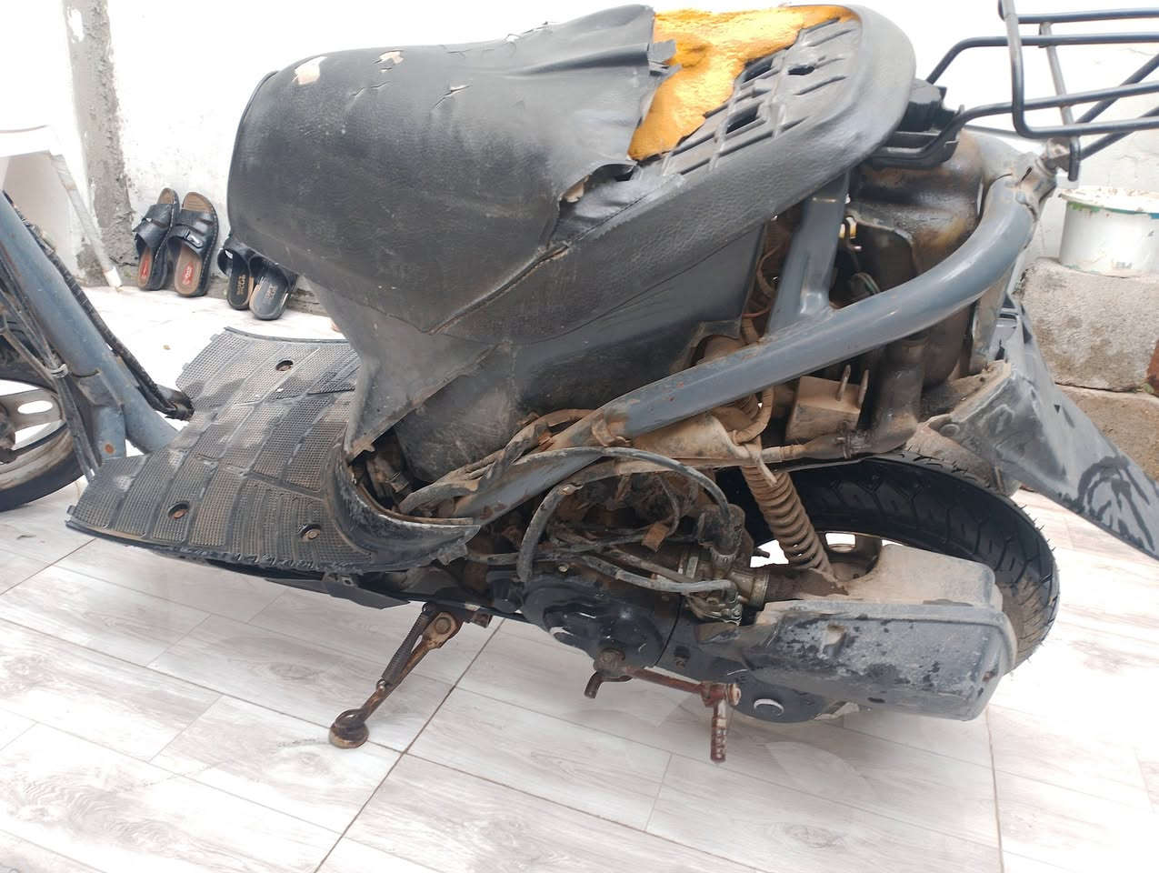 متاح هوندا يحتاج تعمير
شاصي حيل نظيف تايات جدد

بس يحتاج تعمير 

يارمجة الشرقية 

‏‪0776 932 7351‬‏
