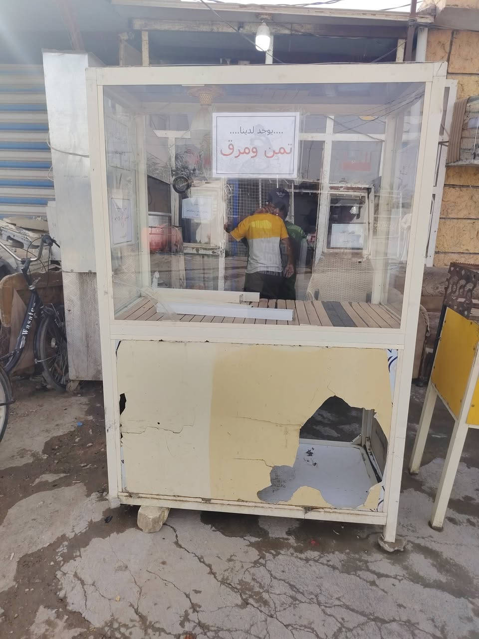 ميز جام خانه للبيع بي ضرر بس الالكبونه مكانه بابل الساده ابو خطه قرب شارع ٨٠ يم الجسر السعر ٧٥ ألف وبي مجال حق الجيه ***********مامتوجد فيس
