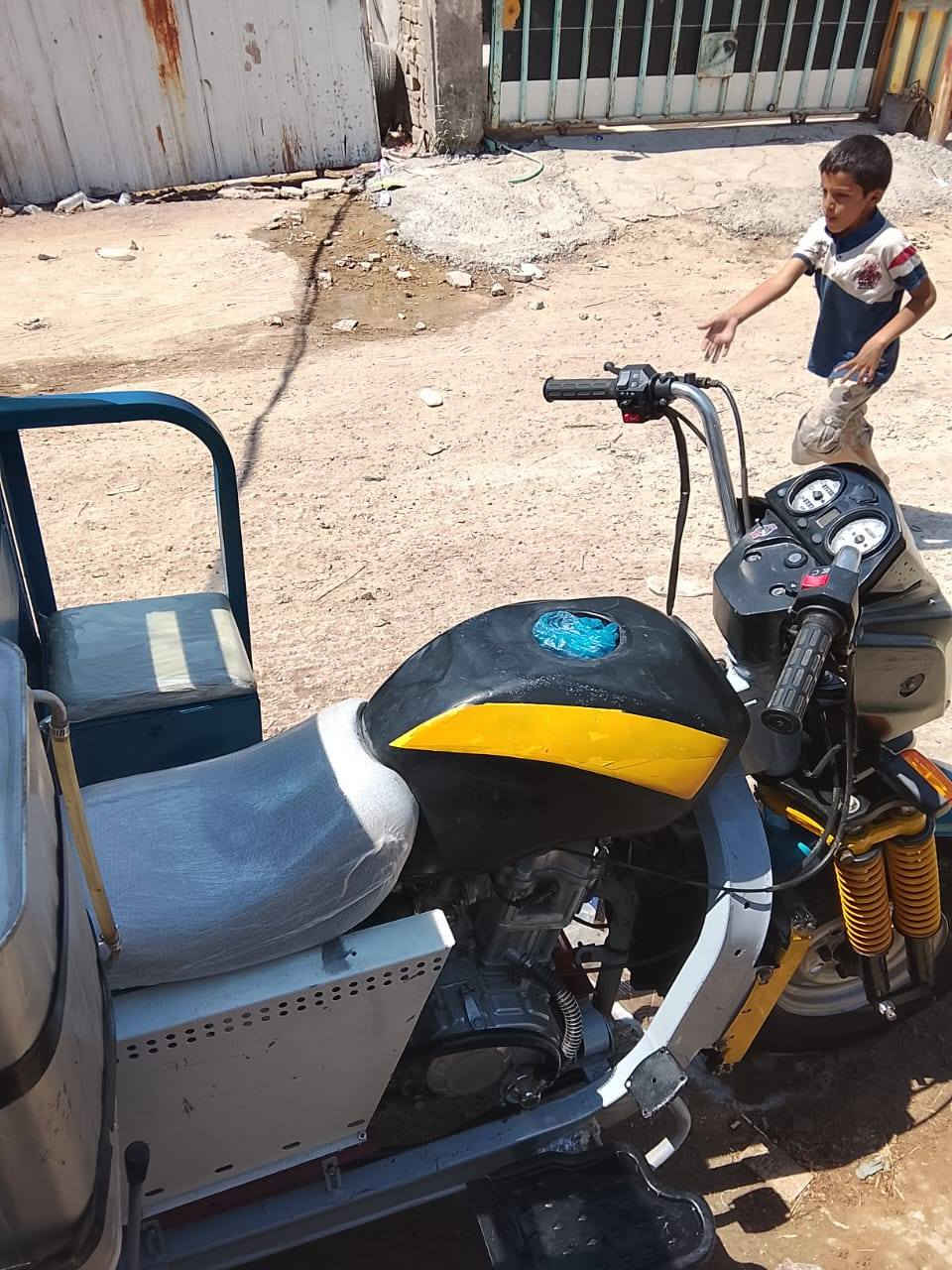 السَلآْم عَلْيُكّمٌ وٍرٍحَمُةّ الله وٍبُرٍكآتُهْ
ستوته سلطان

مكينه 250 سيسي خير من الله 
راديتر نضيفه

كير ثكيل وخفيف
كهربائيات شغاله
هورن سلف هندر لايت اشاير كله شغال
التانكي مبدل شديت الها مال دايوان نضيف

السعر 1750 مليون و750 ومجالها قليل
مكاني بغداد الدوره هورجب
***********
