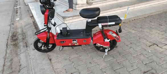 سلام عليكم للبيع بايسكل شحن حجم 14 اي عيب مابي  شرط الفحص بس سيم بريك مقطوع  بطاريات جديد شرط الفحص  نضافه 80/100   سعر 140 وبي مجال للشراي
