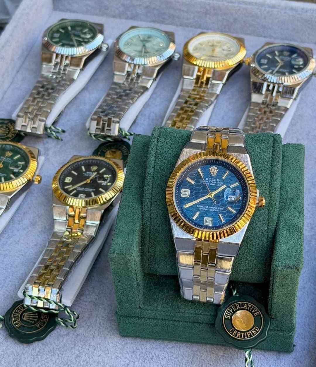 كشختك ما تكتمل إلا بقطعة مميزة! ✨
تعبت من الساعات العادية؟ جبنالك ساعة (Rolex

 Land-Dweller) بنقشة خلية النحل المميزة، تجمع بين الفخامة والجمال.

​✅ تصميم فريد يلفت الأنظار.

​✅ متوفرة بعدة ألوان (أخضر ملكي، أزرق نيلي، أسود فحم، وفضي).

​✅ قفل ومينا وتفاصيل دقيقة.

​السعر: 35  ألف دينار و القطعتين ب60الف 

والتوصيل؟ "مجاني" لكل محافظات العراق! 🚚🇮🇶

​لا تضيع الفرصة، الكمية محدودة. احجز لونك المفضل الآن
***********

https://www.instagram.com/reel/DV9UWsNDMfG/?igsh=ZHVqYXZ5ejJjenpr
