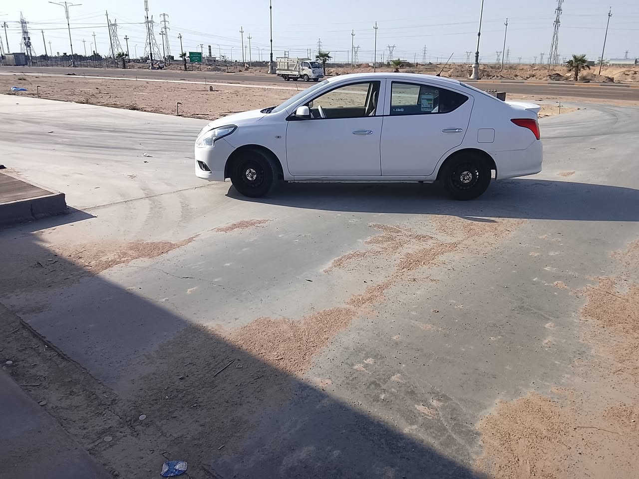 السلام عليكم نيسان صني هندي ام البليته الزركه للبيع موديل 2022سياره جديده فقط بيها بارد بلبنيد مثل ماواظح بصوره سعر 105 وبيها مجال المكان البصره الزبير للتواصل ***********
