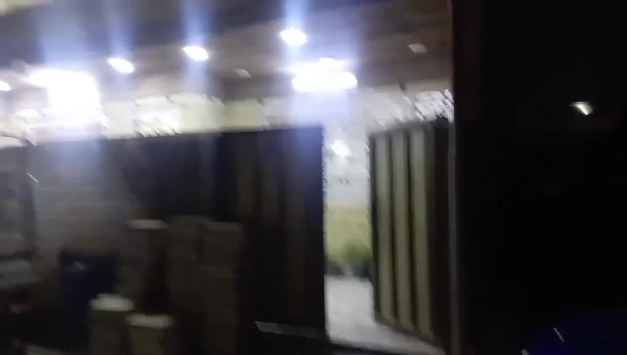 سلام عليكم
بيت ٢٠٠ متر  وجه ١٠  ونزال ٢٠

البيت يتكون من ٣ طوابق كامله  بناء جديد
البيت جاهز 🏫 منطقه الغرير 
طابق الاول طرمة  ومطبخ  واستقبال حولي وغرفتين ب اخير ب اضافه الئ ملحقاتة تواليت خارجيه وتواليت وحمام داخليه

طابق الثاني يتكون من اربع غرف نوم حولي ب ضافه الئ تواليت حمام سوه

طابق الثالث يتكون من غرفتين نوم ومخزن
الاستفسار  مراسلة الصفحه او الاتصال على الرقم
***********
