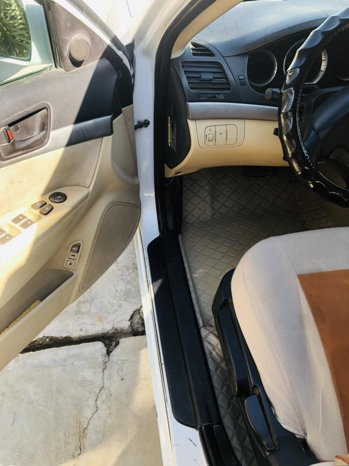 السلام عليكم 
هونداي سوناتا 2010 امريكي ضرر قبق الجنطه نص فقط يم الرقم صبغ جامرلغ امامي عكس السائق محرك كير خير من الله داخل نضيف تايرات تخم 
وبيها مجال 1,15 سياره بإسمي 
رقم ***********
