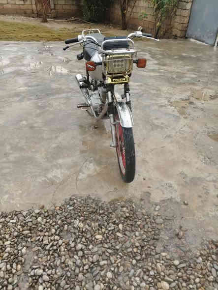 ماطور تايكر موديل 2020باب اول ابو درع محرك مبدل بستم ماطور نضيف كلو شقال للبيع السعر  المطلوب 380مكاني ناحية نمرود قريت السلامية ***********
***********
