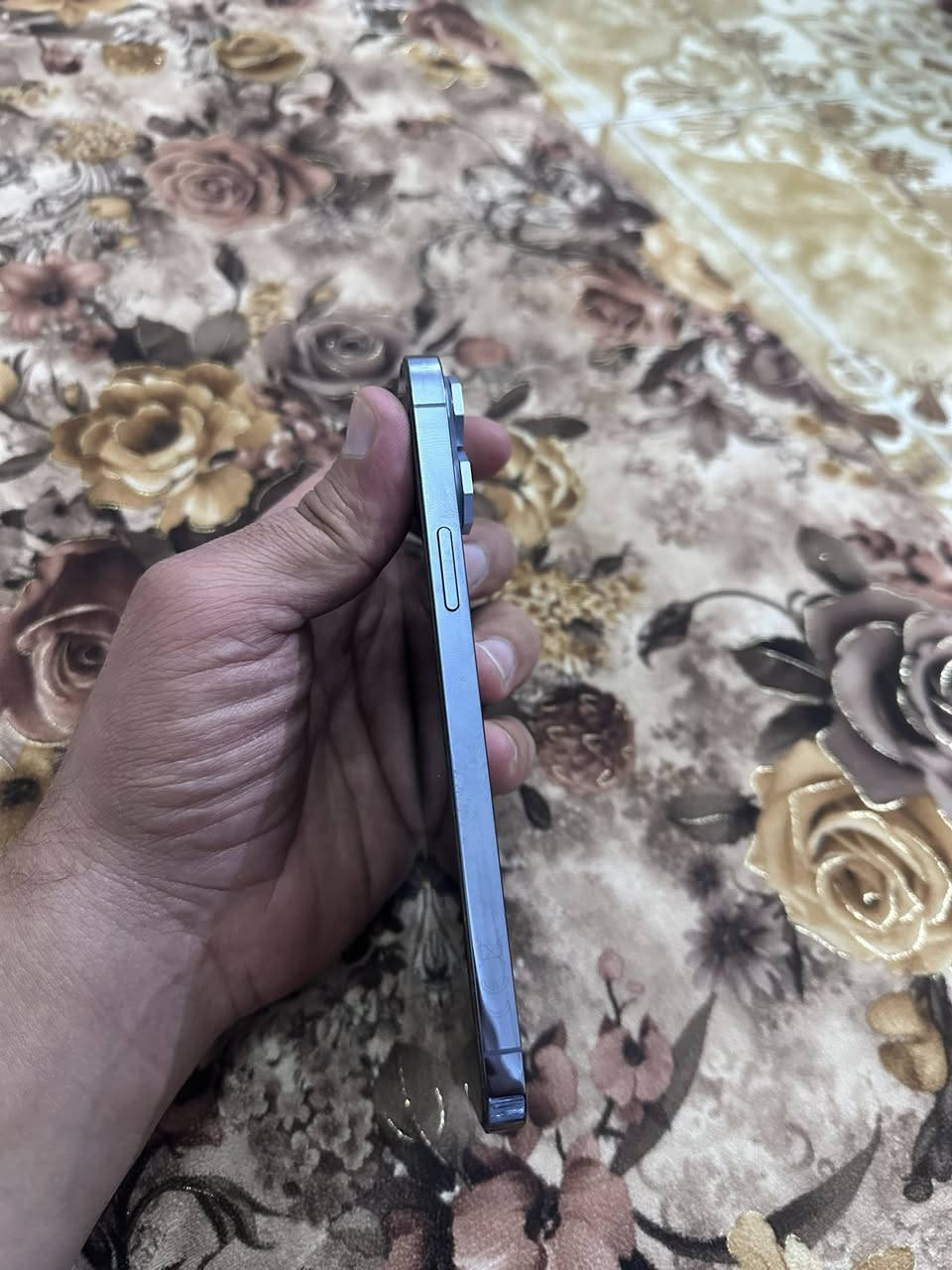 سلام عليكم 13برو ماكس بلادي شرط ذاكرة 256 وبطارية 82 نضافته 100 سعره 725 . ***********مراسله واتساب فقط او عل خط
