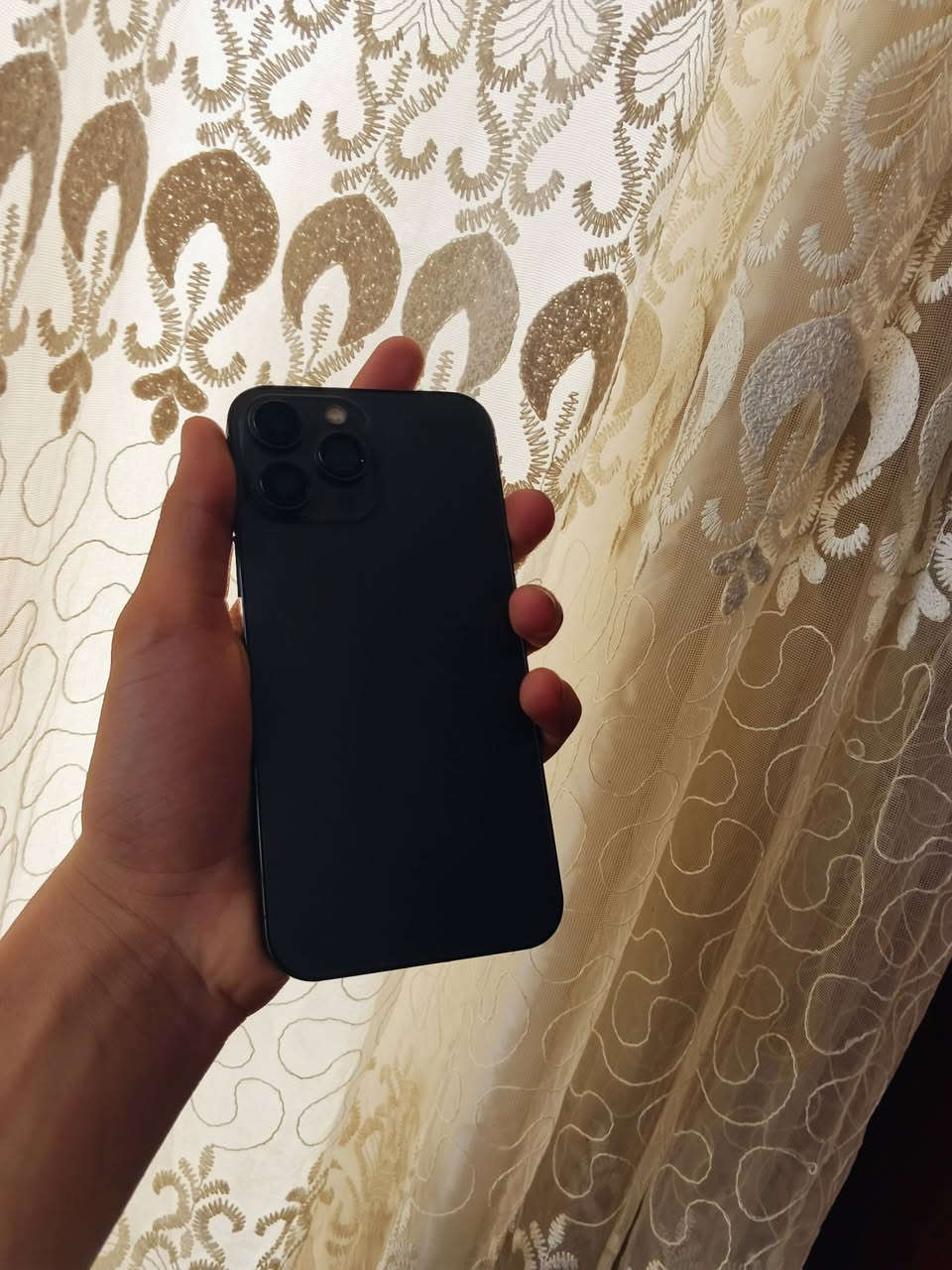 .
ايفون 13 برو ماكس 256 نظيف 
( مبدل شاشة اصلية وعدسة كامرة فقط ) 
بطارية بلادية 79 صرفية شحن منتازة 
سعرة 550 وبي مجال بس 25 حك جيتك يعني قفلة قفلة بدون عملة 525 بدون لاتعبك ولتعبني ***********
