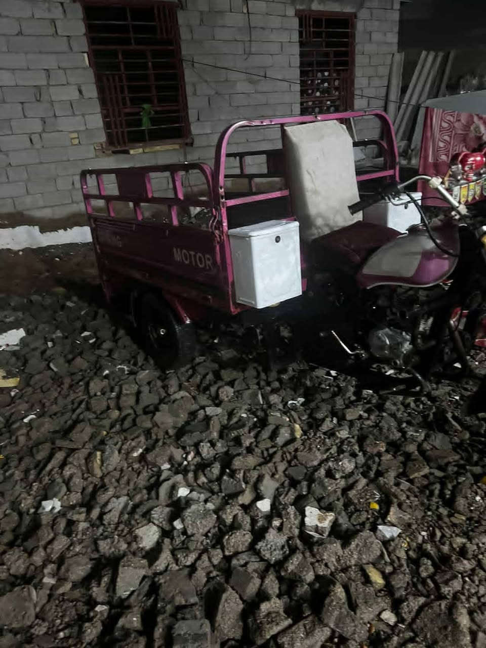 ستوته جمره موديل ١٩ جاهزه محرك كهربايات كلشي قطره خياس ما بيها ما جناي حيل نظيفه أوراق كامله  السعر ١٣٠٠ مليون و٣٠٠ الف  وبيها مجال المكان واسط العزيزيه


**إذا كنت صاحب هذا الإعلان وتريد حذفه لأي سبب، رجاءا أرسل رسالة إلى الدعم الفني**