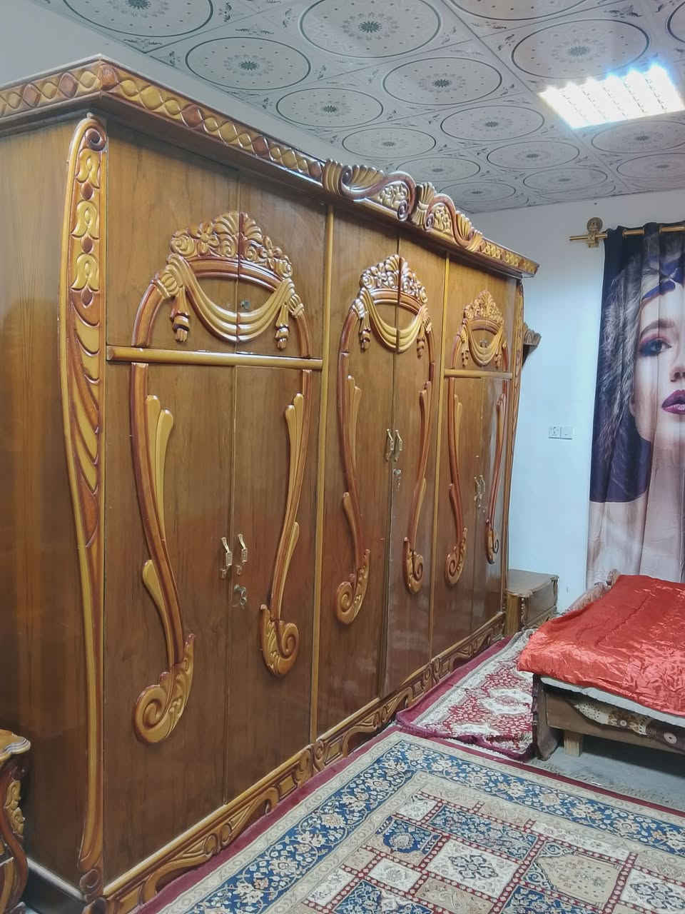 السلام عليكم غرفة اخشاب للبيع صاج غرفة نضيفة او حلو او جبيرة مكونة من 6قطع الغرفة اموضح بل فيديو السعر700او بيهة مجال قليل قليل قليل حق الجية لين والله مستعجل علا بيعتهة رقم الهاتف فقط واتساب ***********

