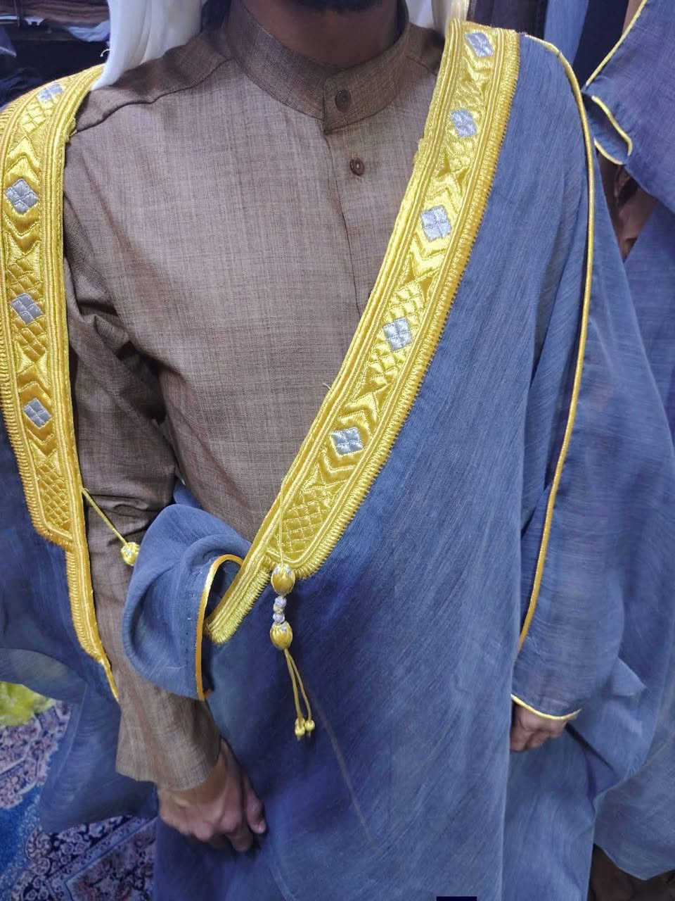 على بركت الله تعالى 
توفر جميع الخياط التسكام وجميع المديلات 
الجاسبي خياط يدوي سوق الشيوخ 
خياط بسمار وخياط الهيله خيط بريسم بلون العباء
واسط الكوت سوق العبي الرجالي
محلات نزار الصيادي  الحراكصه للزي العربي الاصيل 
نزار الصيادي ***********
 ابو عبدالله  ***********
  محمد بشار   ***********
