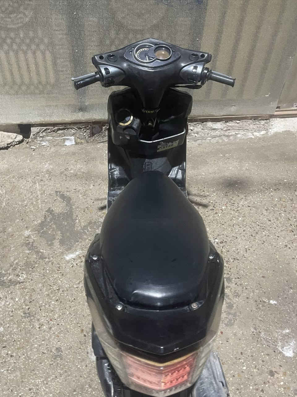 سلام عليكم
دراجه سكنس فحل (نوزل طلاعات )
مكفوله برغي مابيهه نقص 
الدراجه مال جناي بانزين كله محسن 
ودهن امزويل 
بيهه كلجات رياضي بس الكلج الخلفي ب100 الف 
سعره 800 الف بيها مجال 
مكاني بغداد الدوره
رقمي : ***********
