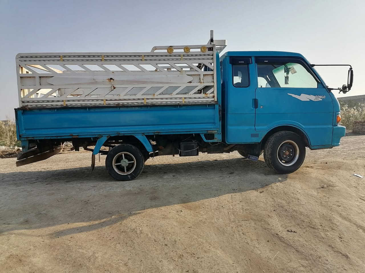 كيا بنگو نظيفة موديل ١٩٩٥/ مكفولة كفالة عامة / الرقم بغداد انگليزي / المدوار ثاني يوم / المكان المثنى / السعر ٦٧ وبيه مجال التواصل على هذا الرقم***********
