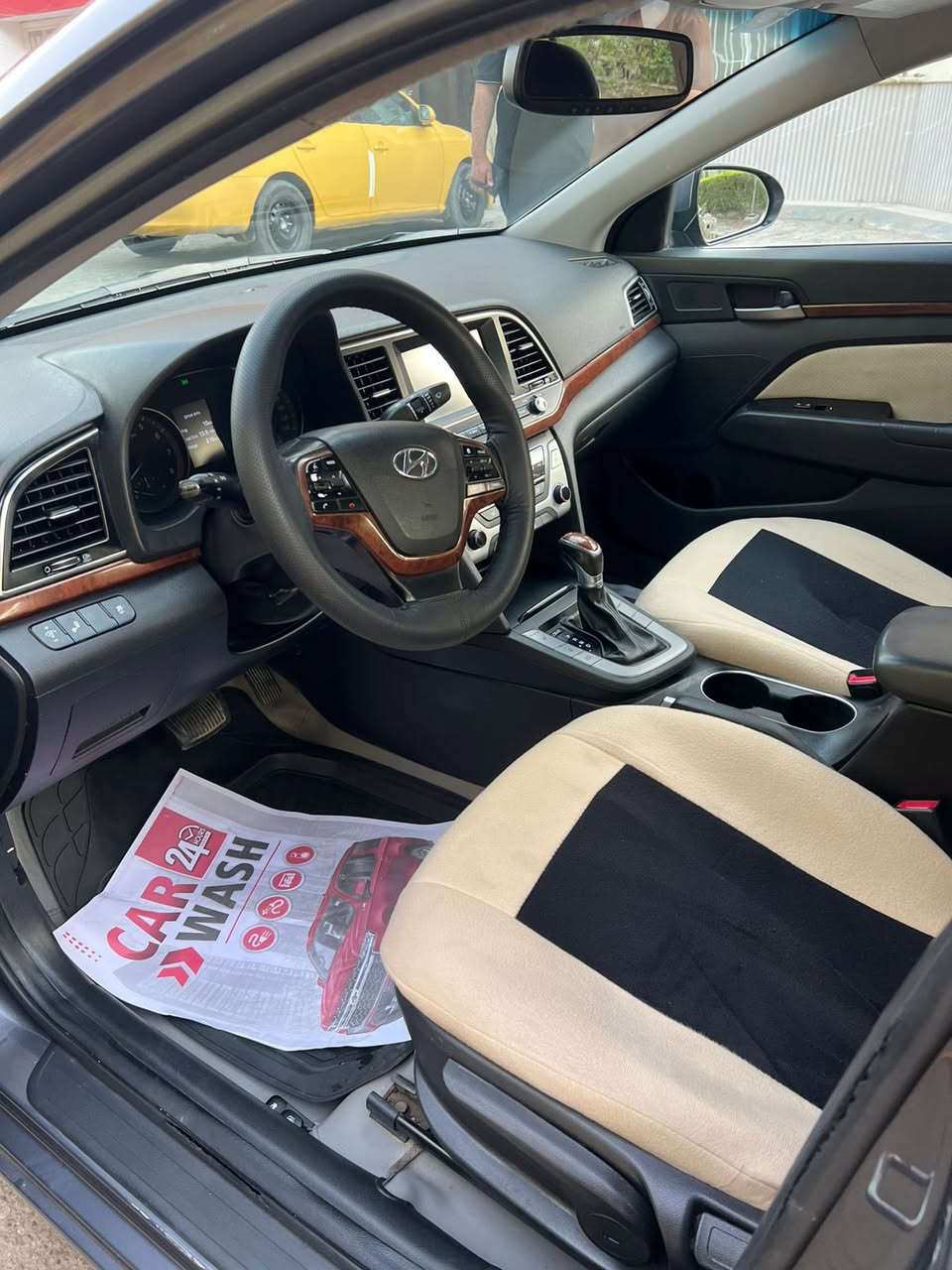 السلام عليكم من رخصةالادمن  الانتره ٢٠١٨مكينه 2000  اشاره بل مري تدفئه كشنات وستيرن شاشه كامرا رادار مانع انزلاق السياره فول عدا البصمه ولفتحه تخم تاير صدر جديد بيها بنيد فقط كما موضح بصوره  السياره بسمي مكاني البياع 
 السعر ١٢٨.$ بيها مجال ***********
