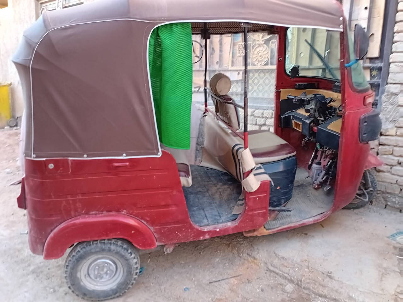 تكتك البيع موديل ٢٠١٧ نضيفه بس يرادله غيل الن متروكه فتره العلم أوراق كمله السعر 3750 وبيه مجال
***********
