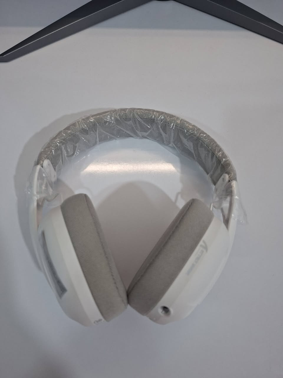 للبيع سماعة  Attack Shark L80 الغنية عن التعريف. إذا كنت تبحث عن خفة الوزن والدقة في الصوت، هذه السماعة لك!
صوت محيطي: لتسمع خطوات الأعداء وتحدد مكانهم بدقة.
​تصميم مريح جداً: خفيفة على الرأس (Super Lightweight) ومناسبة لساعات اللعب الطويلة بدون تعب.
​مايكروفون نقي: قابل للفصل مع خاصية إلغاء الضوضاء لتواصل واضح مع فريقك.
​توصيل متعدد: تعمل على (PC, PS4/5, Xbox, Switch, Mobile).
​الحالة:  جديد غير مستعمل 
​السعر: [30الف]
المكان: [نجف الاشرف] يوجد توصيل


**إذا كنت صاحب هذا الإعلان وتريد حذفه لأي سبب، رجاءا أرسل رسالة إلى الدعم الفني**