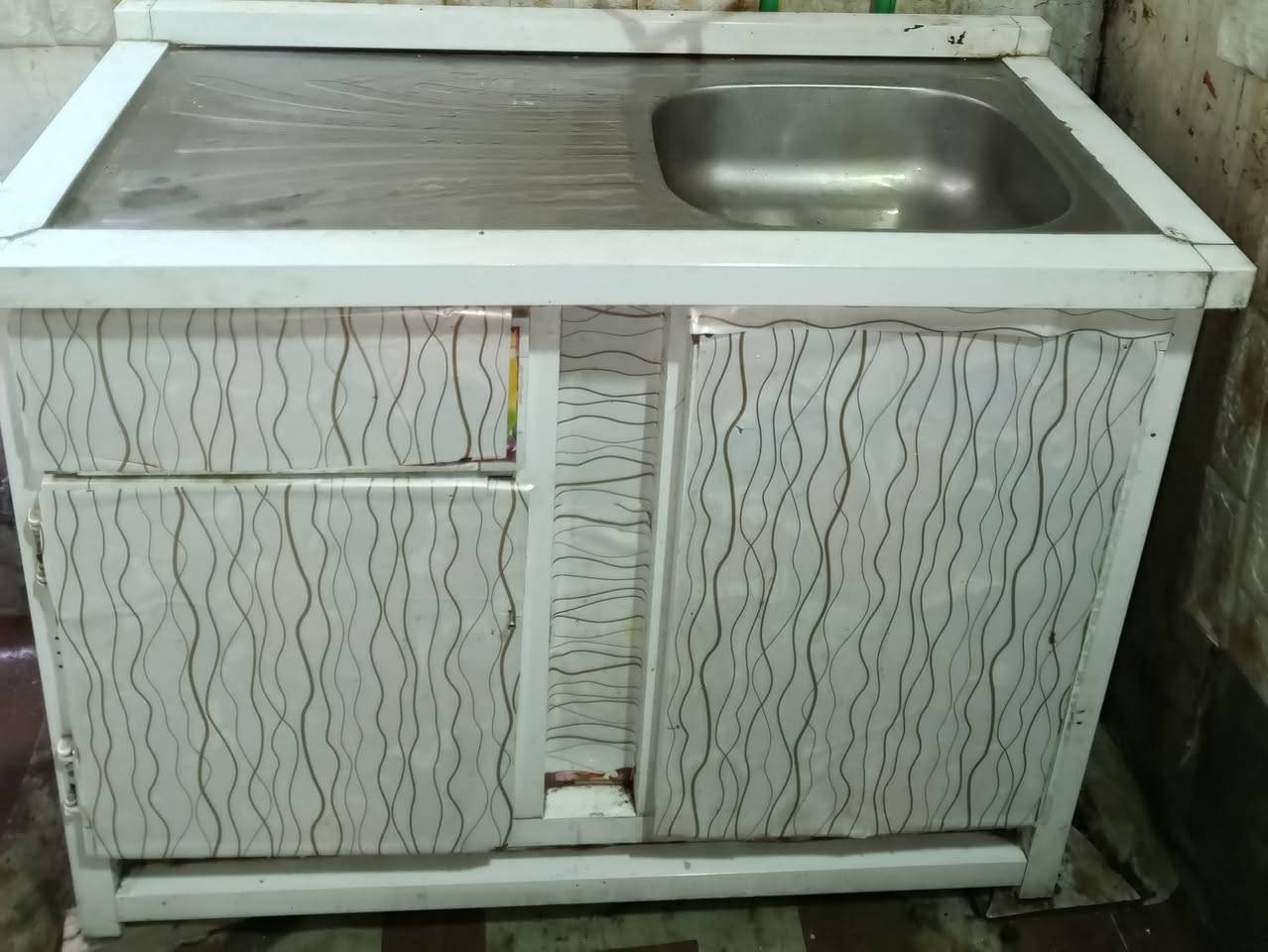 غراض للبيع يريد فقط يتصل ***********
بلدروز خلف المديرية مركز الشرطة بدور جاهزة
