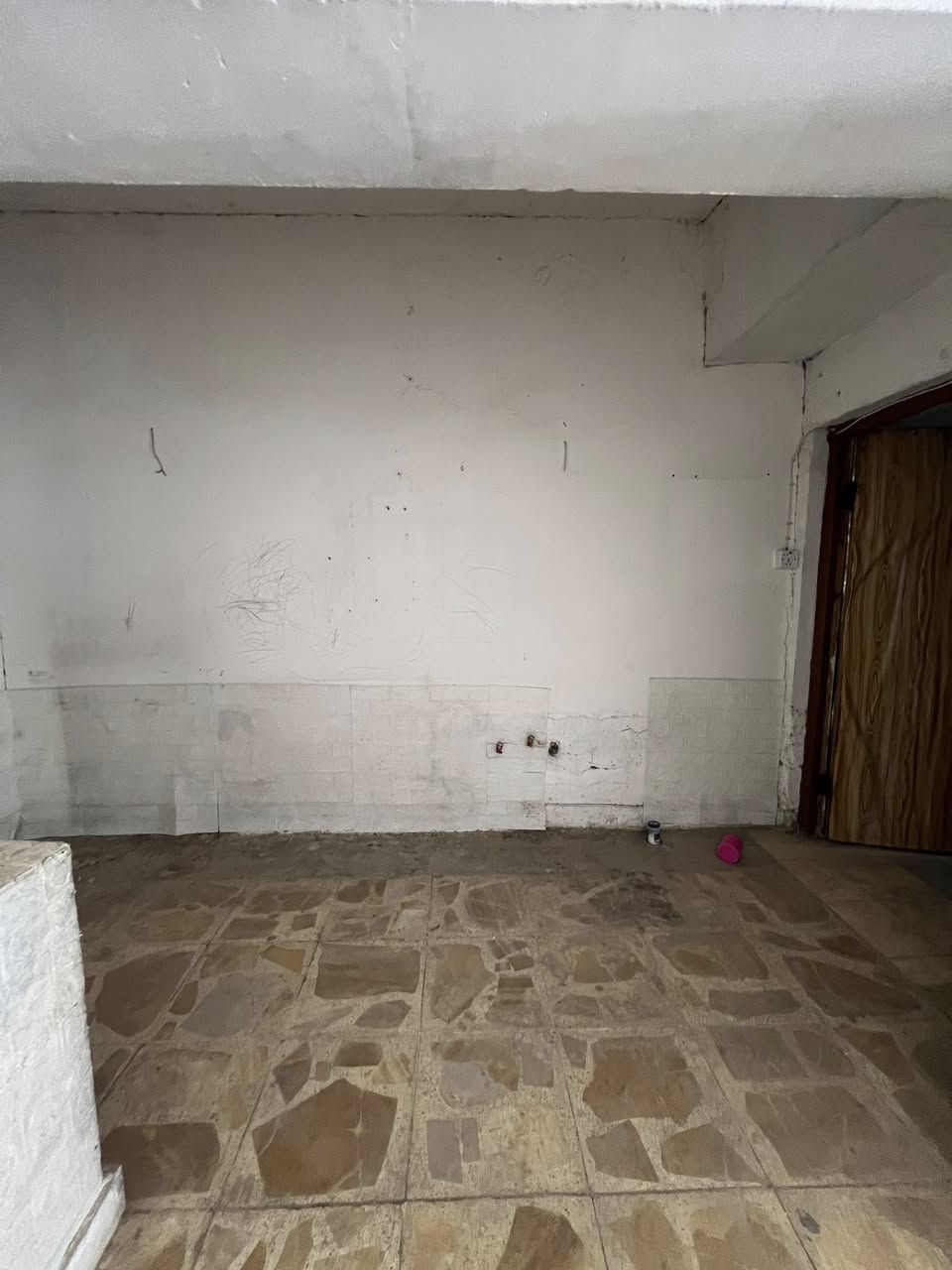 للإيجار دار سكني أو مخزن 

بيت كلاسيك مساحة 150 متر يحتوي على 3 غرف نوم مع 

خدمات للاستفسار عن السعر التواصل على الرقم 

***********
