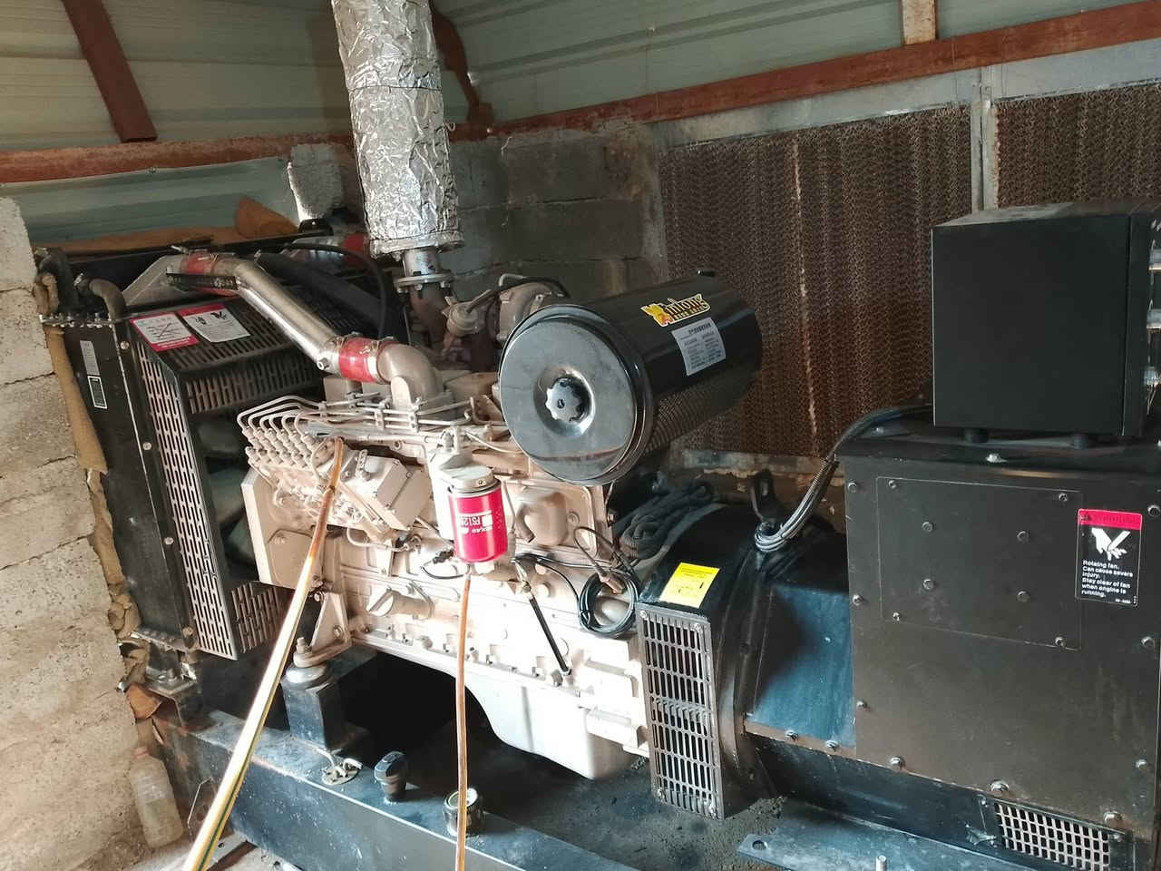 السلام عليكم للبيع مولد كمنز سته سلندر راس توليد ستان فورد 150كيڤي المولد اخذته زيرو شغلته قليل للاستفسار ***********
