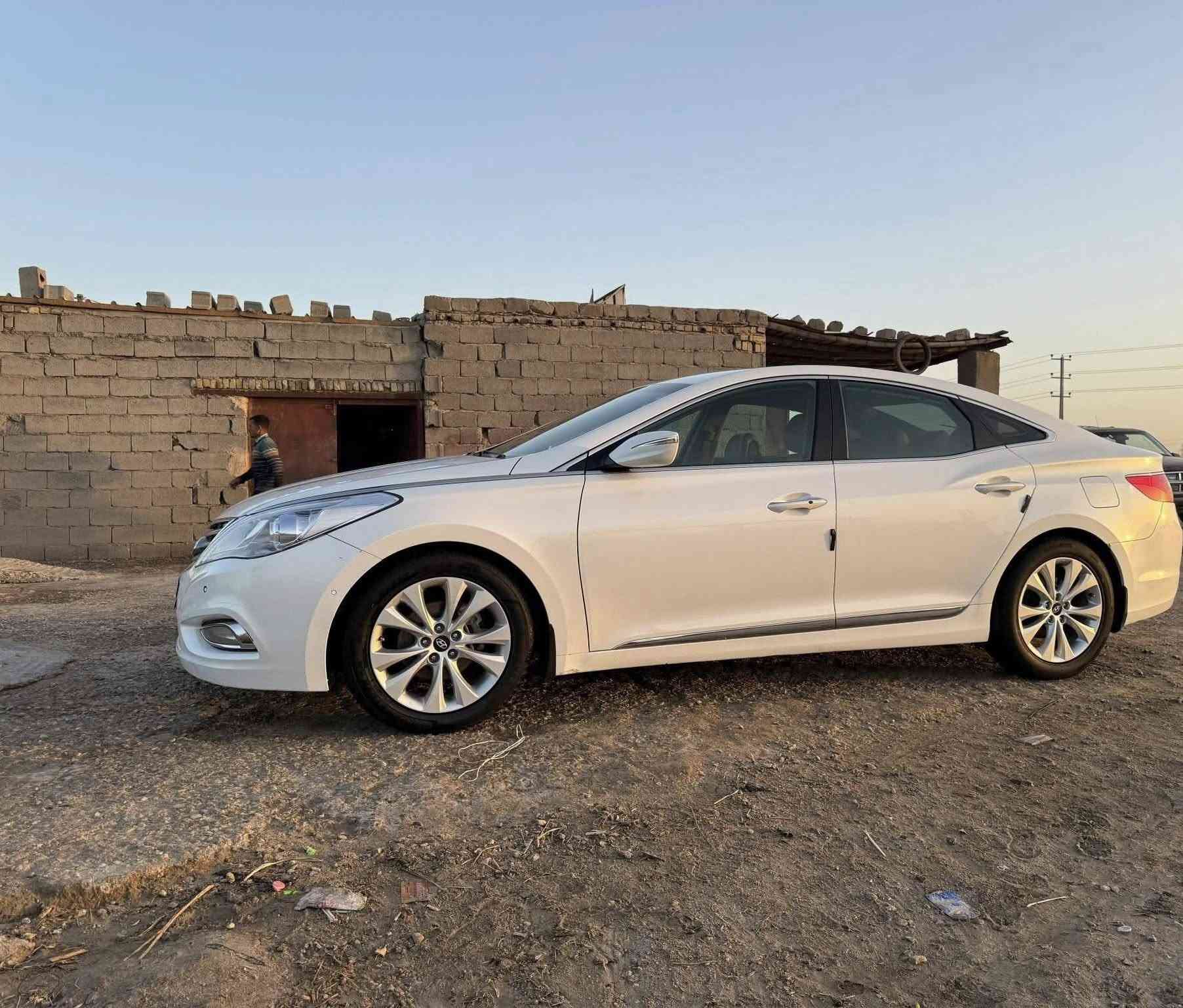 السلام عليكم 

أزيرا 2013 خليجي باسمي  رقم دولي هزه جديده ما ساقطه سنويه نافذه لغايت 2028. السياره جهازه وجديده مابيها نقص  كفاله من الضربه التبديل السياره فول عده الفتحه بيها كلير قبق جنطه وبنيد السعر 115

مكان الدوانيه قضاء المهناوية

رقم المبايل

***********
***********
