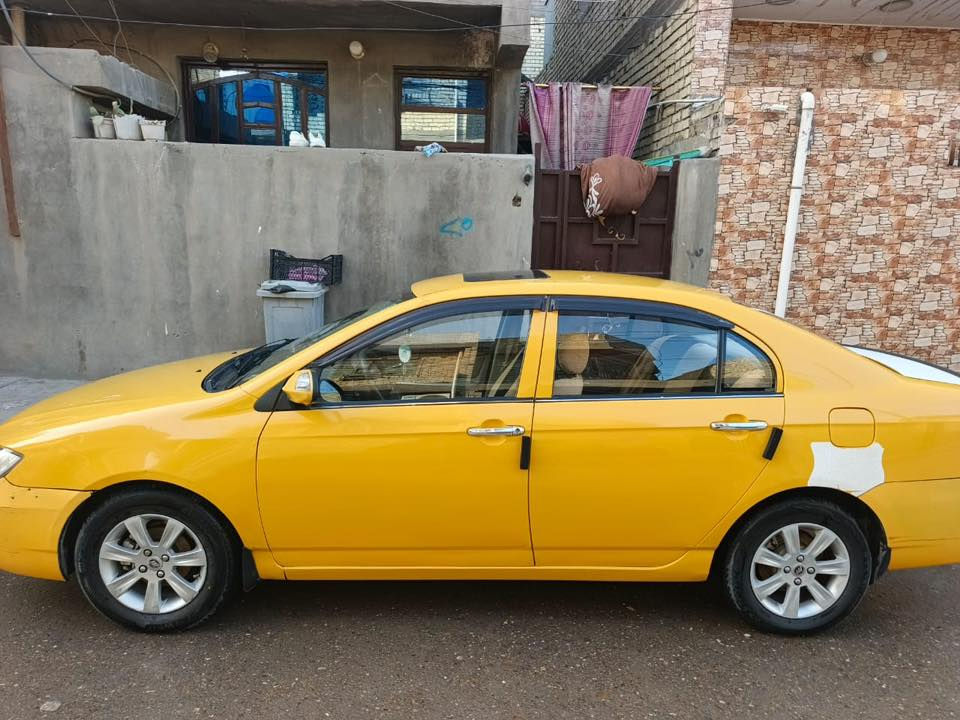 السلام عليكم .. للبيع ليفان 620 موديل 13 رقم ديالى انكليزي
محور كير ومكينة كورلا اوتوماتيك 
🚇 مصفرة هيئة وغرامات 
🚇 السيارة باب وجاملغ يمين صبغ قليل 
🚇 دواخل نظيفه 
🚇 صدر جديد 
🚇 تخم تاير جديد 
🚇 كامله بدون نواقص 

مكانه بغداد  ***********
السعر ( 55 $ ) وبيهه مجال قليل
