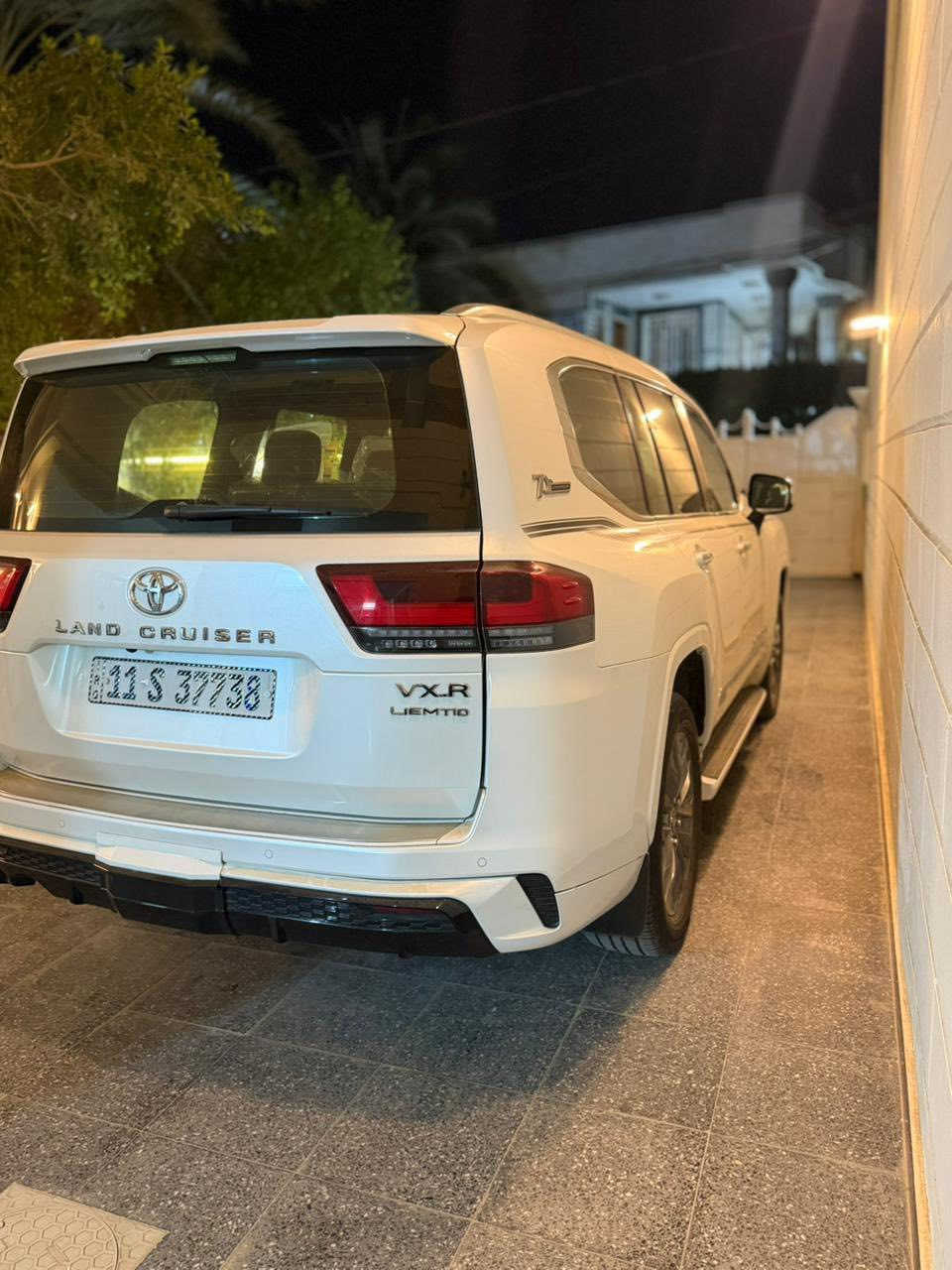 السلام عليكم للبيع او مراوس ببرادو  كون موديل 22 او 23 للعام السياره الاندكروز بيه صبغ للستفسار ***********
