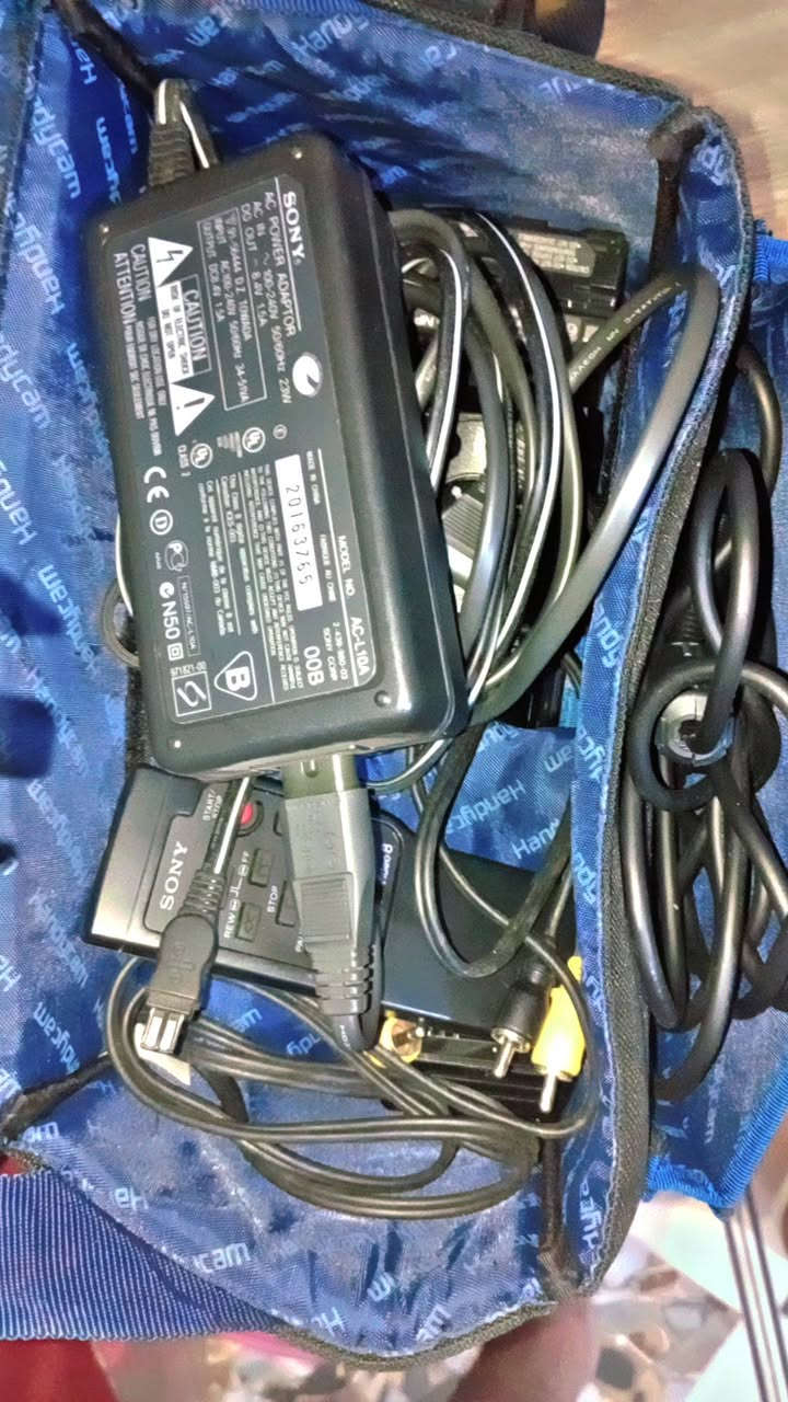 كاميرا سوني SONY كامله ملحقاته موضحه بلفيديو وياها ريمونت الاصلي وشاحنته الاصلية وكيبلاته  وسكارت مالته وفيشة وكيبلات وبطاريات 2 مالته الاصليات  والجنطه كاملة مكملة شرط الشغل  السعر ١٢٥


**إذا كنت صاحب هذا الإعلان وتريد حذفه لأي سبب، رجاءا أرسل رسالة إلى الدعم الفني**