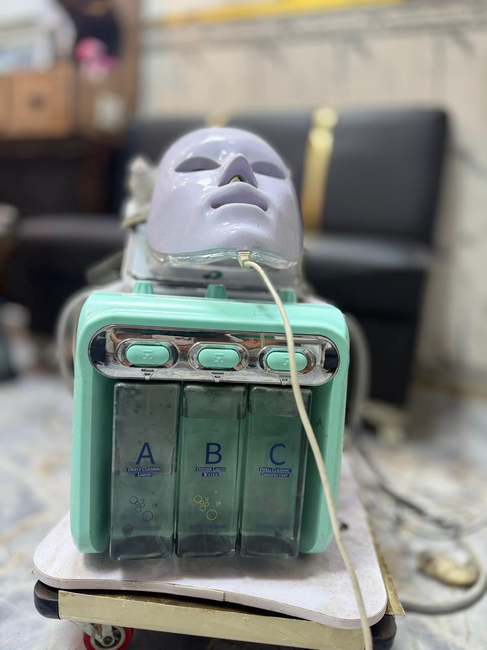 للبيع جهاز تنضيف هايدرو فيشل مستخدم شهر ونص وسديت المحل واريد ابيعة مأطور جبير جهاز نضيف كلش عنواني البلديات شارع المصرف ***********
