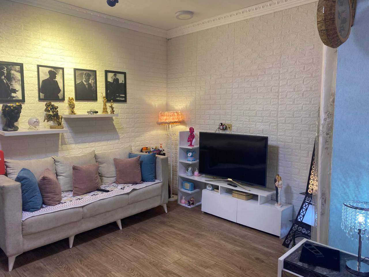 دار للبيع منطقه حي التراث 10/3شارع السياب قرب شارع وادي الذئاب مساحة 100 متر الواجهه 5 النزال 20 البناء جديد ودرجه أولى والاساس رفت عالي عن الشارع متر  ثلاث غرف نوم والبيت مدخلين للمطبخ والاستقبال الطابق الأرضي حمام خارجي واستقبال ومطبخ وحمام داخلي وغرفه نوم الطابق الأول غرف نوم نظام سويت وغرفه نوم أطفال والطابق الثاني بيتونه كبيره والبيت سطحين الارضيه مرمر لمعرفه تفاصيل أكثر الاتصال على الرقم ***********
