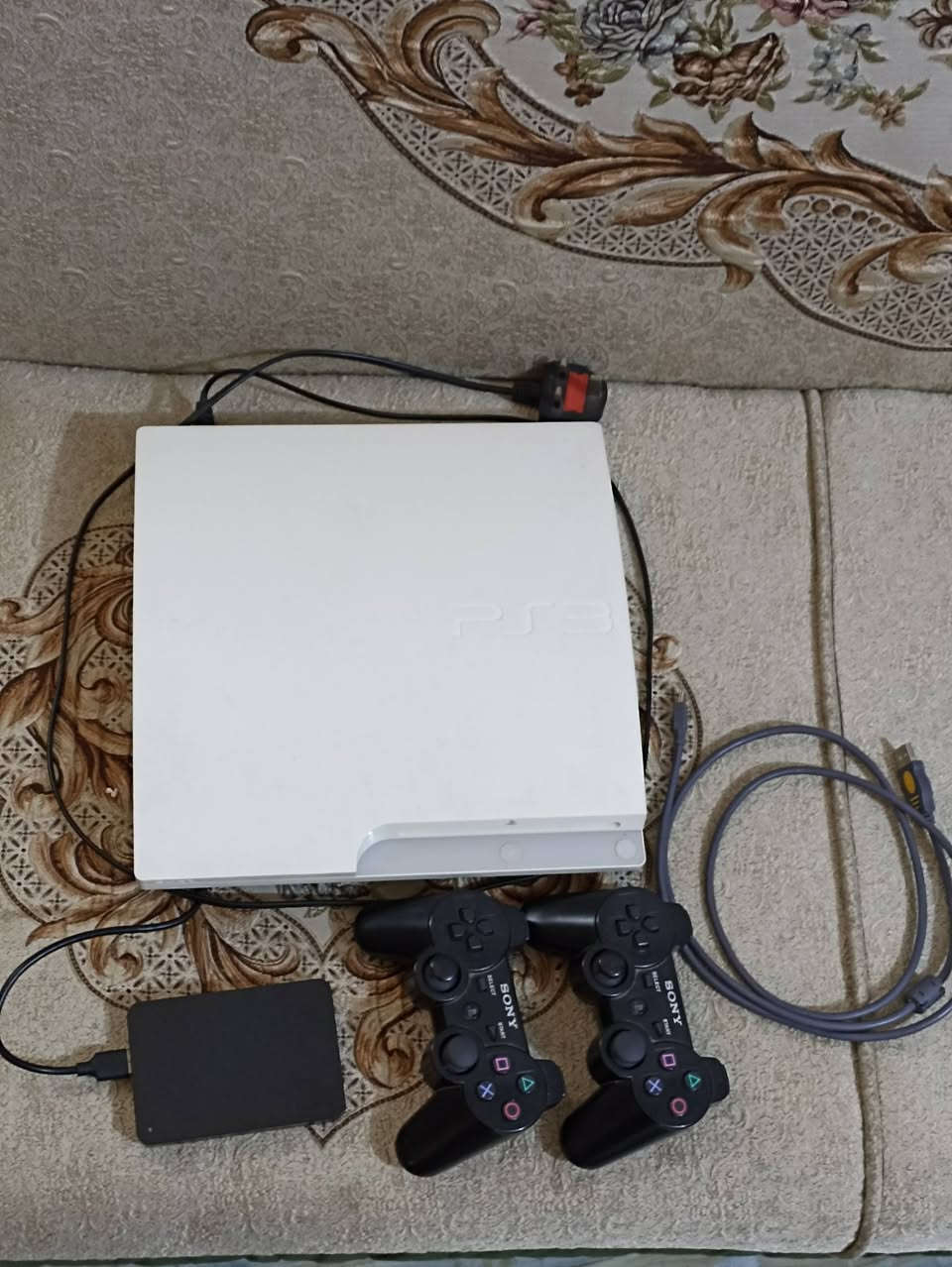 سلام عليكم بلي 3 مهكر جهاز نضيف استخدام قليل ذاكره 320GB الجهاز رايدة ب150 
رقم ***********
عنوان كربلاء القنطرة بيضاء 
وبي العاب مثل 
GTA5🎖
وكود اوف فور🎖
