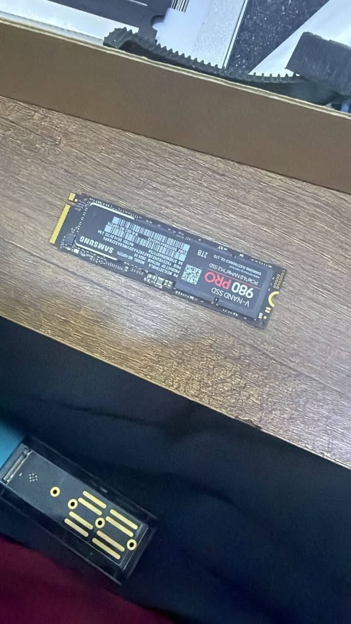 سامسونج ssd 2tb جديد ما مستخدم
السعر 350 شامل التوصيل
سرعة قراءة و كتابة 7000
للتواصل ***********
