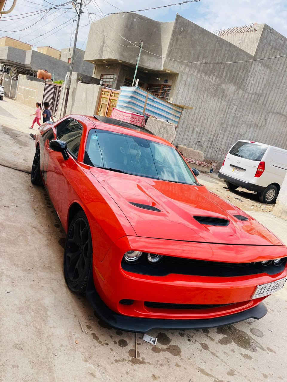 السلام عليكم جالنجر موديل 2013 لون برتقالي  سياره داخلله كلين بدون حادث وهنا تحديث موديل 20 السياره فول واحد ع واحد كلش مرتبة.رقم بغداد انكليزي بسمي مكينه 5700 جاهزه من كلشي. السعر 114 وبيها مجال بيع او مراوس مكاني بابل ***********
