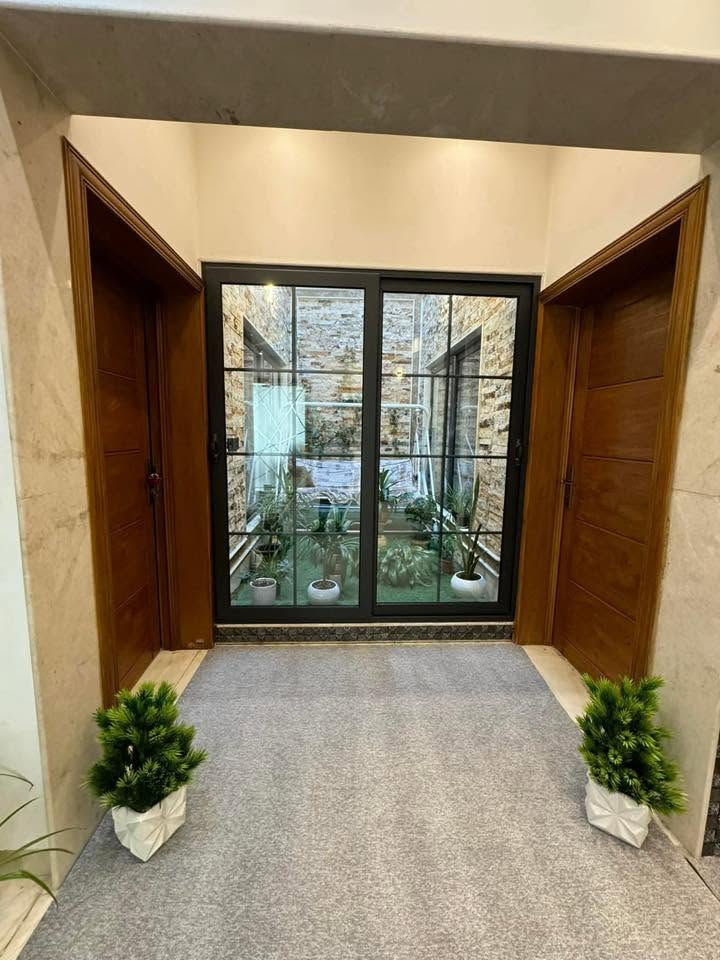 🏠 دار للبيع في حي البكر بناء حيل مرتب سنة التنفيذ 2021
مساحة الدار 200م واجهة 10م وعمق 20م طابقين وبيتونة
شارع صبه
6 غرف نوم وصحيات بالطابقين واثنان من الغرف سويتات 
استقبال وهول داخلي ومناور وكراج ونظام دكتات
💴 سعر الدار 285مليون قابل للتفاوض 
للاستفسار مراجعة المكتب او الاتصال على الارقام التالية
***********
***********
مكتب وسام العفاص 
للخدمات العقارية / الهندسية / القانونية 
كوادر من محامين ومهندسين مختصين 
دليلك العقاري في الموصل

