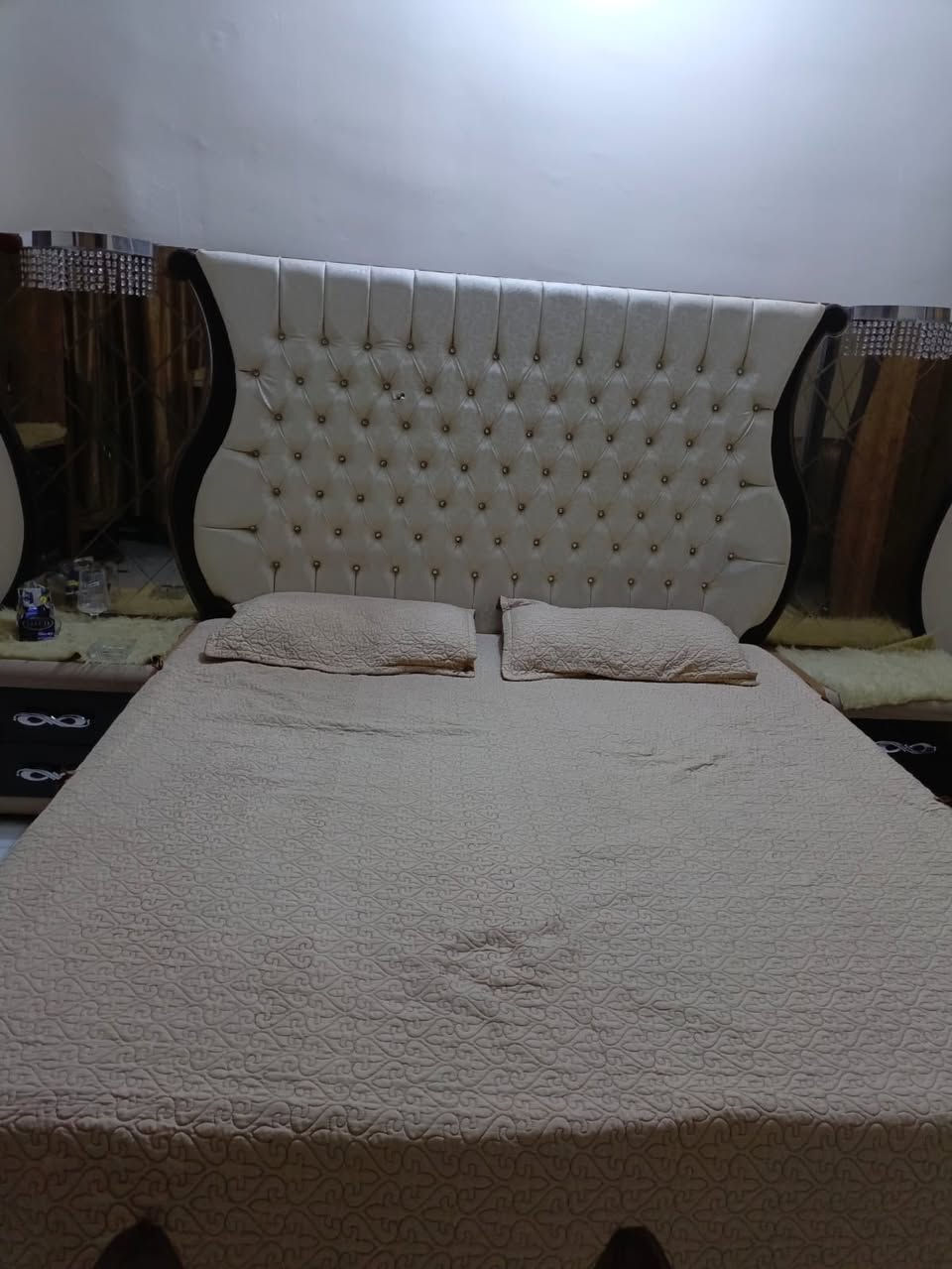 غرفه نوم للبيع السعر ٥٠٠ الاتصال علا هذا الرقم ***********
